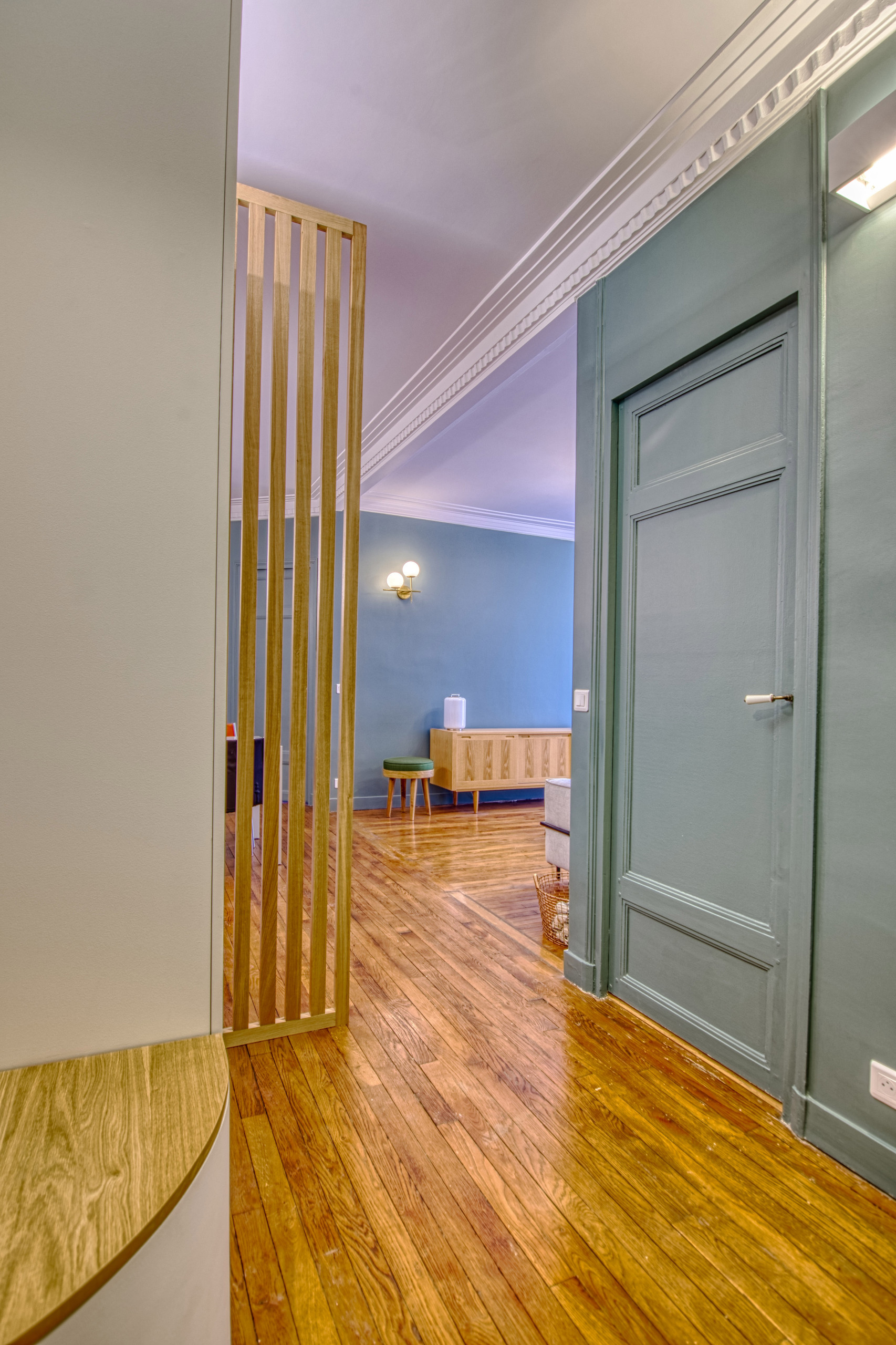 Création d'une entrée fonctionnelle permet d'éloigner la porte d'entrée du séjou