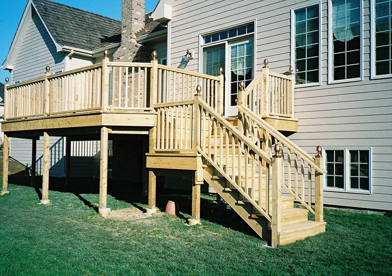 Inspiration for a small rustic backyard deck remodel in Chicago