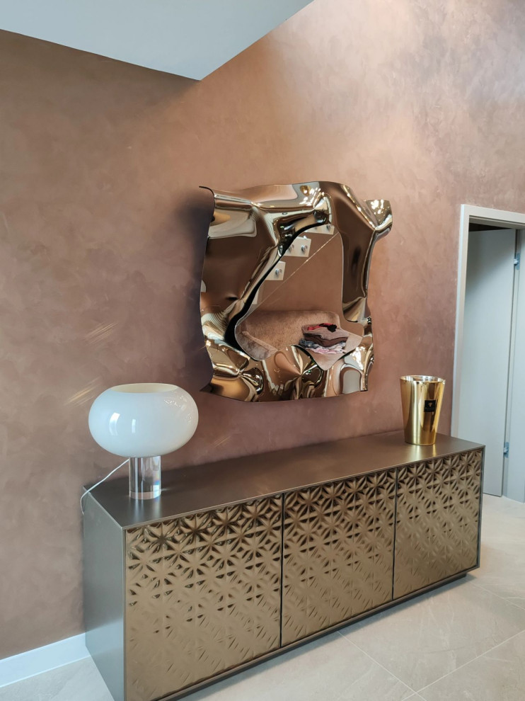 Декоративная штукатурка с эффектом мокрый шелк для коридора  и лестницы