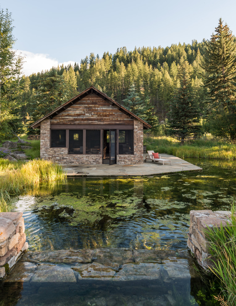 Example of a mountain style detached guesthouse design