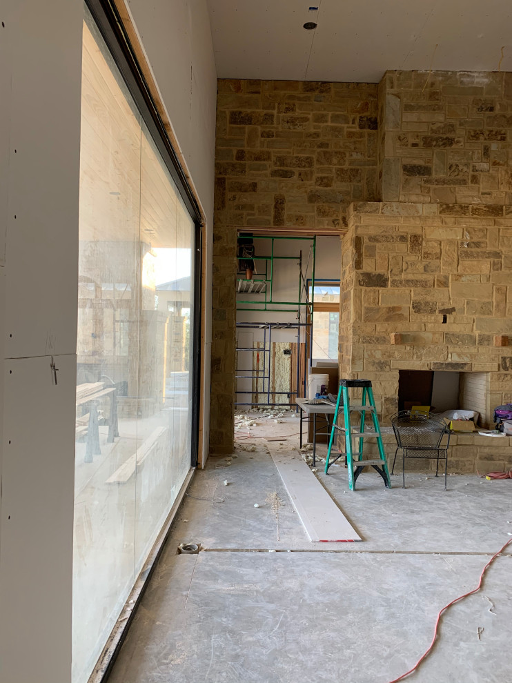 Example of a transitional home design design in Austin
