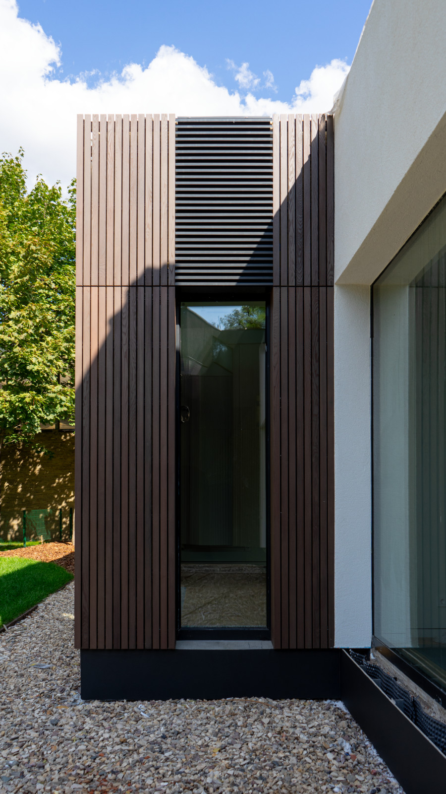 Реечный фасад из массива Термоясеня