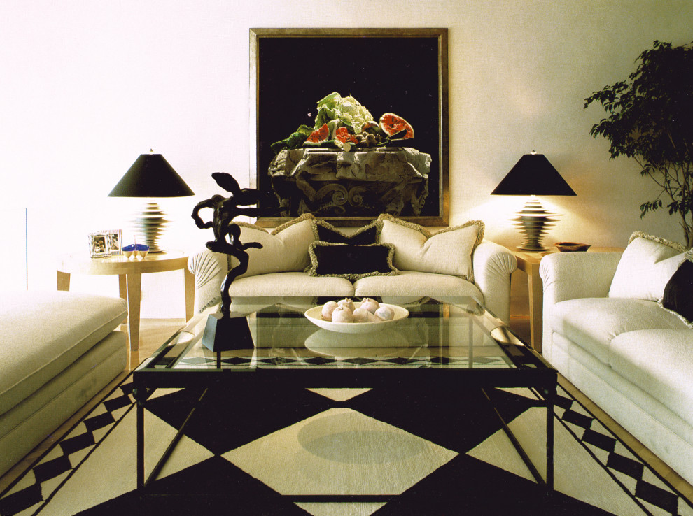 Foto di un grande soggiorno contemporaneo aperto con pareti bianche, parquet chiaro e nessuna TV