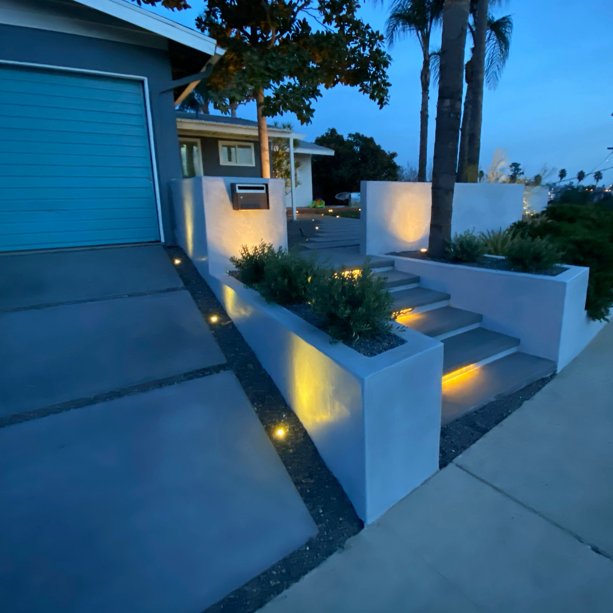 Midcentury Modern Architectural Hardscape Design and Lighting