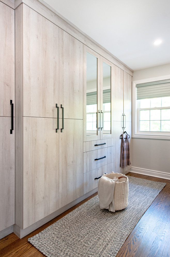 Inspiration for a transitional closet remodel in Toronto