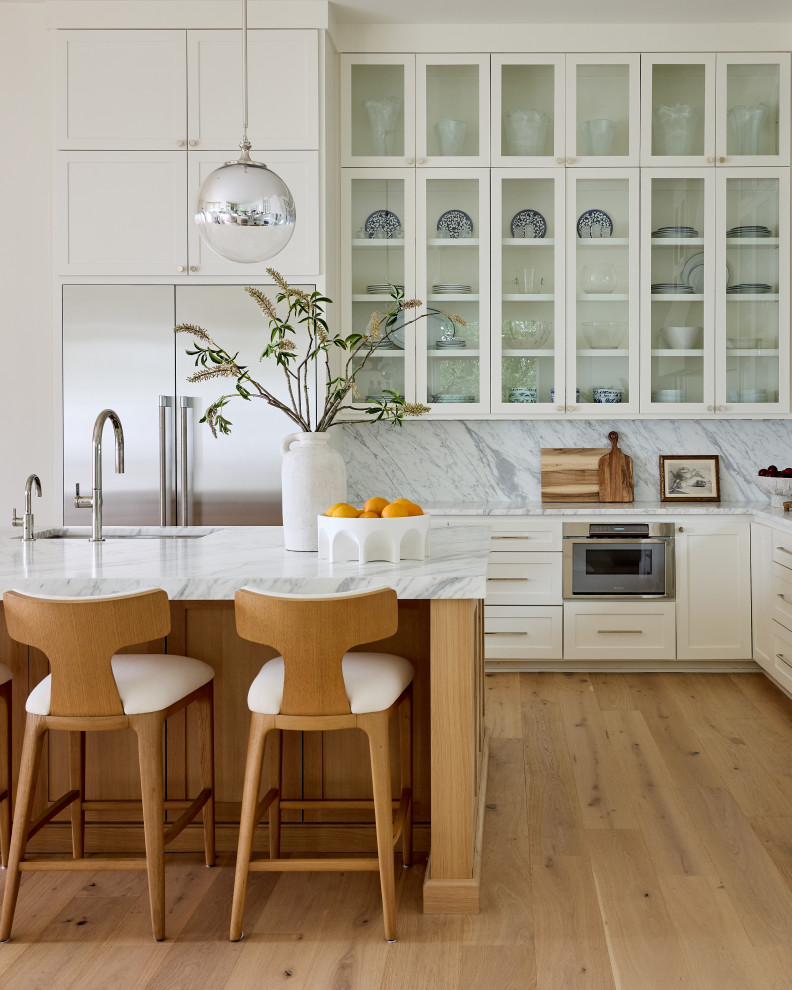 Transitional kitchen photo in Dallas