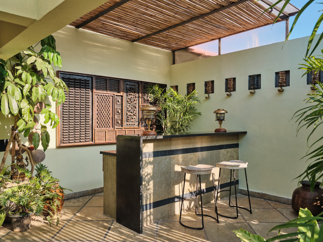 Open Plan Residence exotico-patio