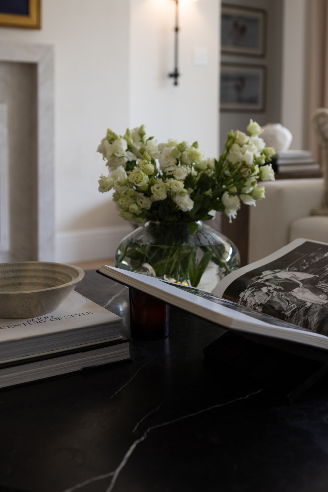 Home design - transitional home design idea in Dallas