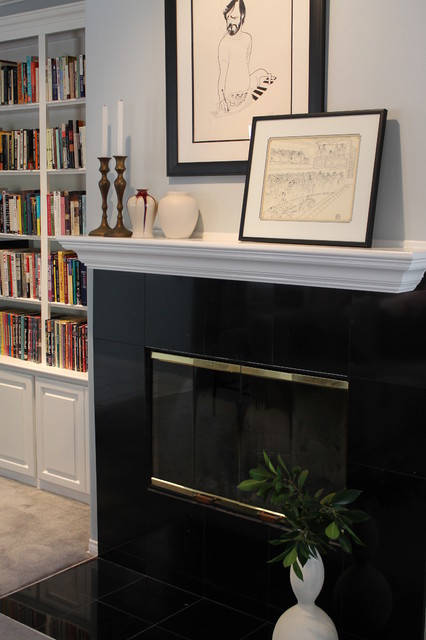 Traditional Fireplace with White Painted Bookcase klassisch-wohnzimmer