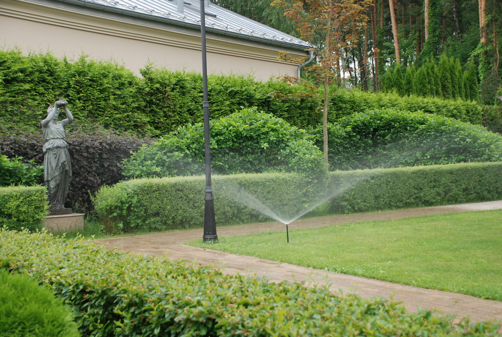 Небольшой сад на Рублевском шоссе