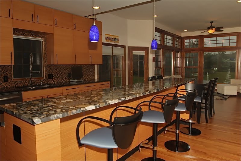 Photo of a modern kitchen in Columbus.