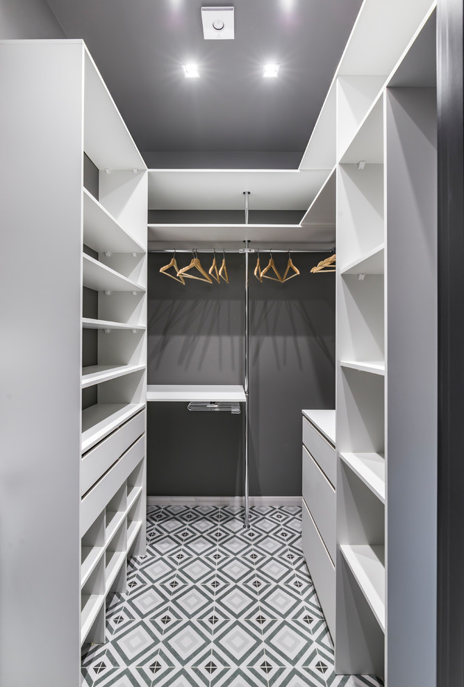 Inspiration for a small contemporary storage and wardrobe in Moscow.