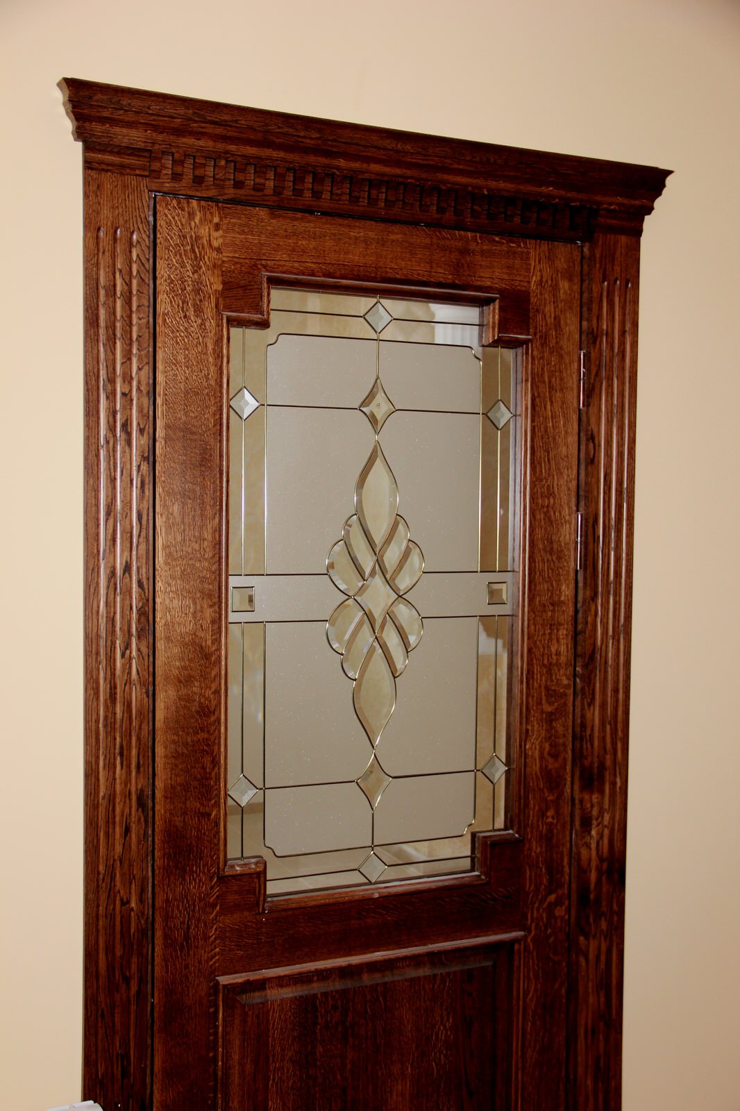 Межкомнатные дубовые двери со стеклянным декором