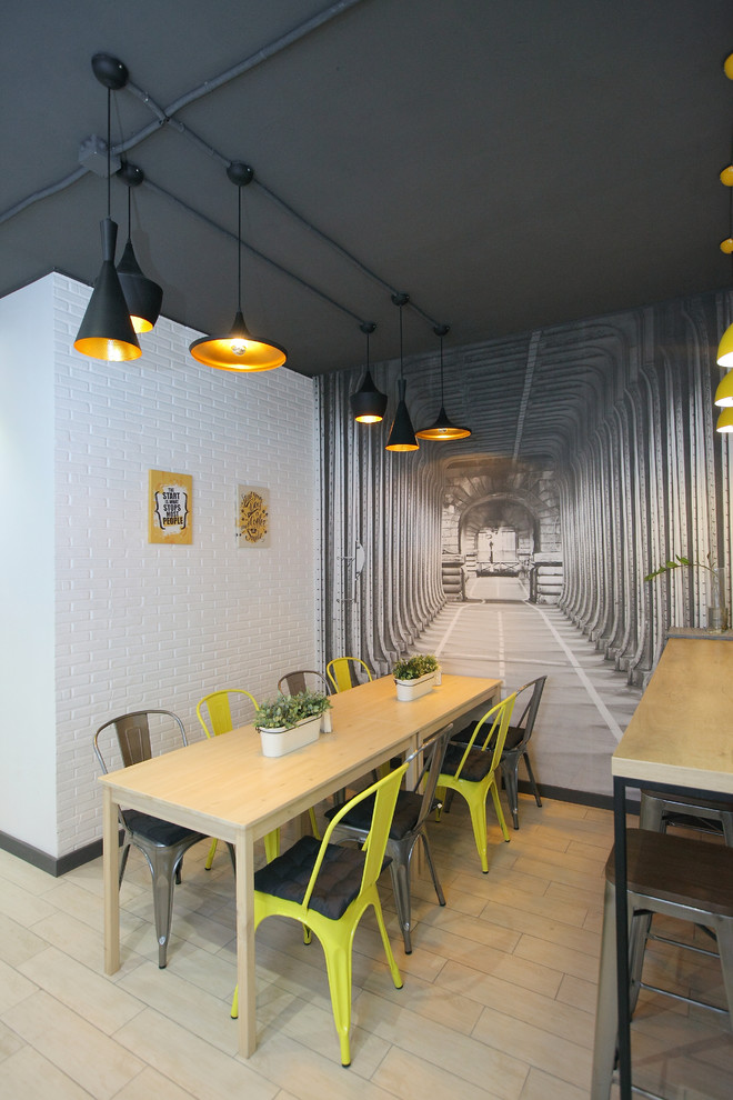 Кухня в стиле лофт с яркими акцентами