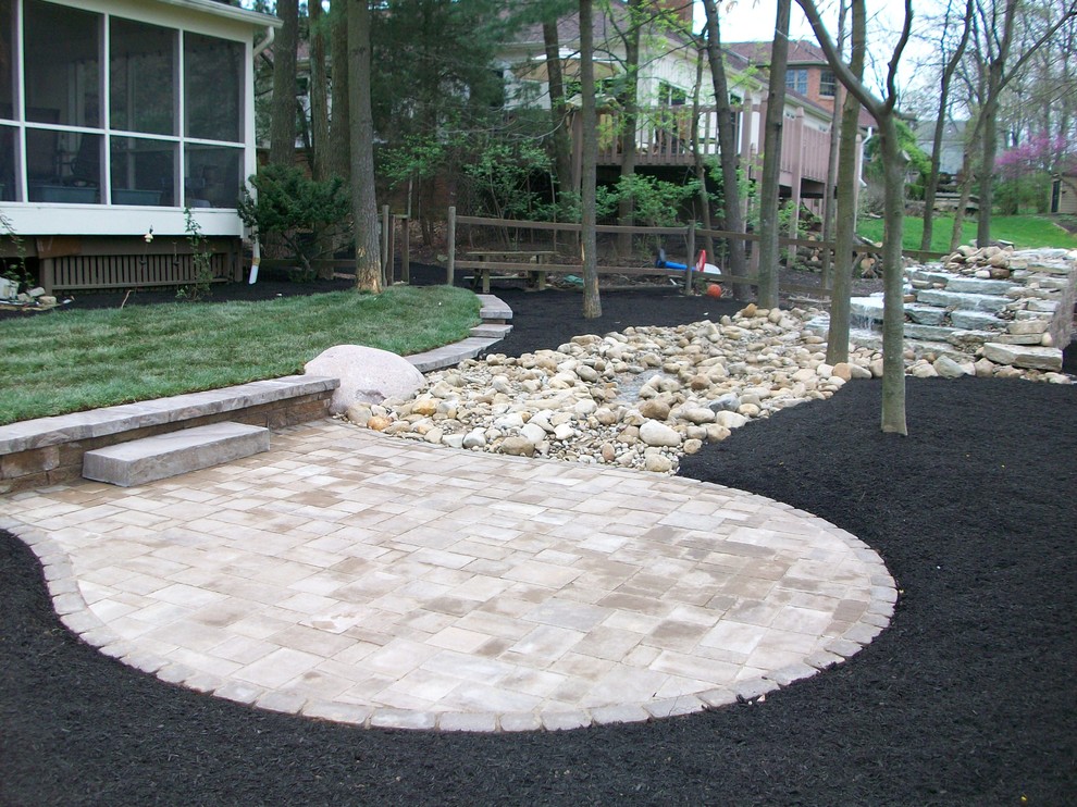 Design ideas for a small country backyard patio in Columbus with a water feature and concrete pavers.