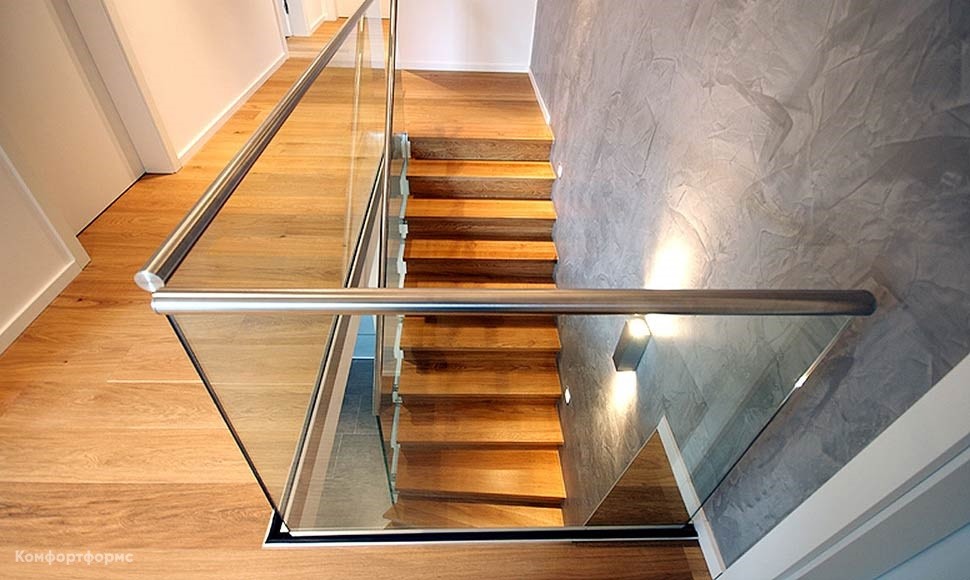 Безрамное ограждение лестницы