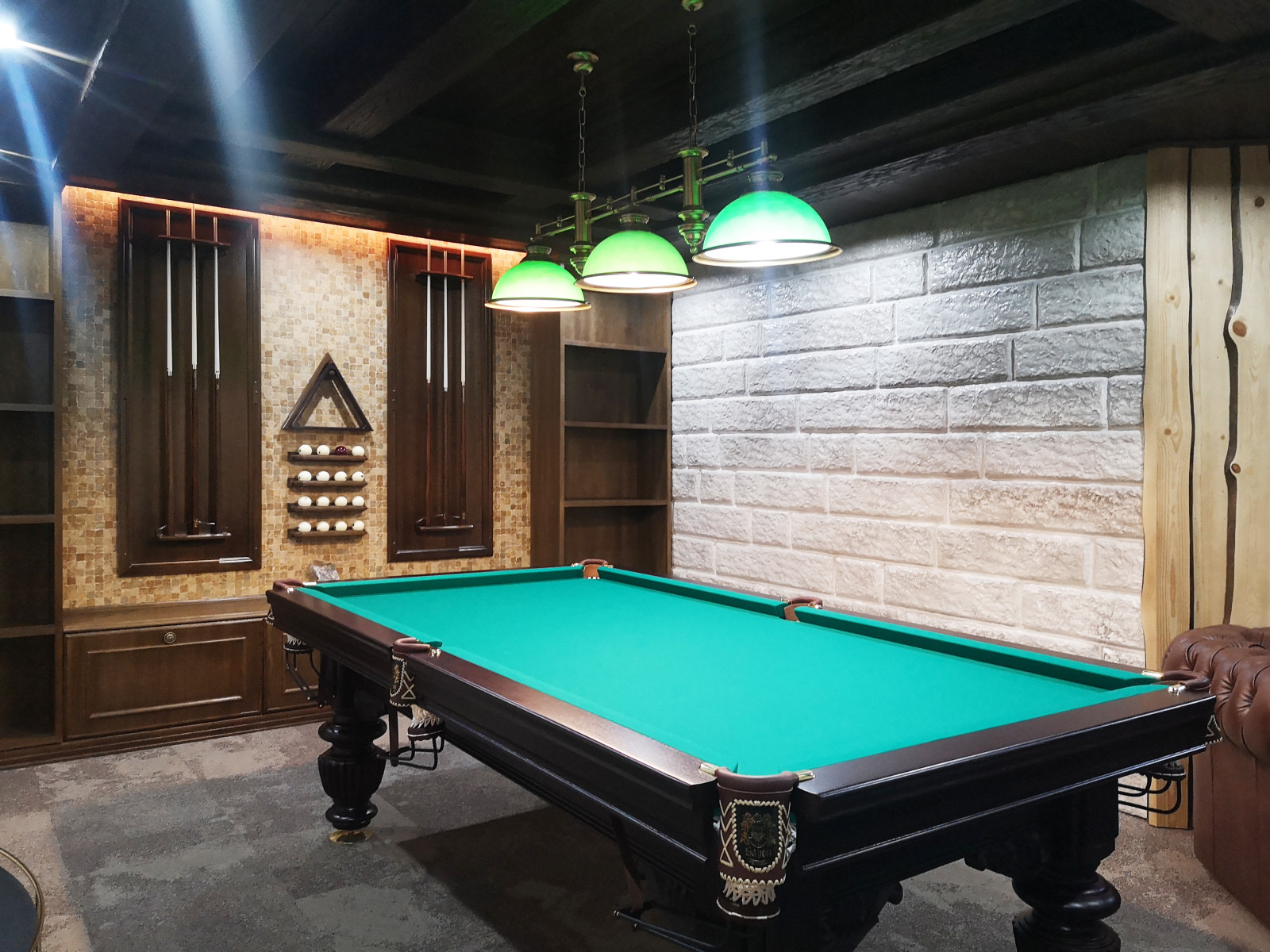 Фото готового интерьера. Цокольный этаж загородного дома, зона для отдыха