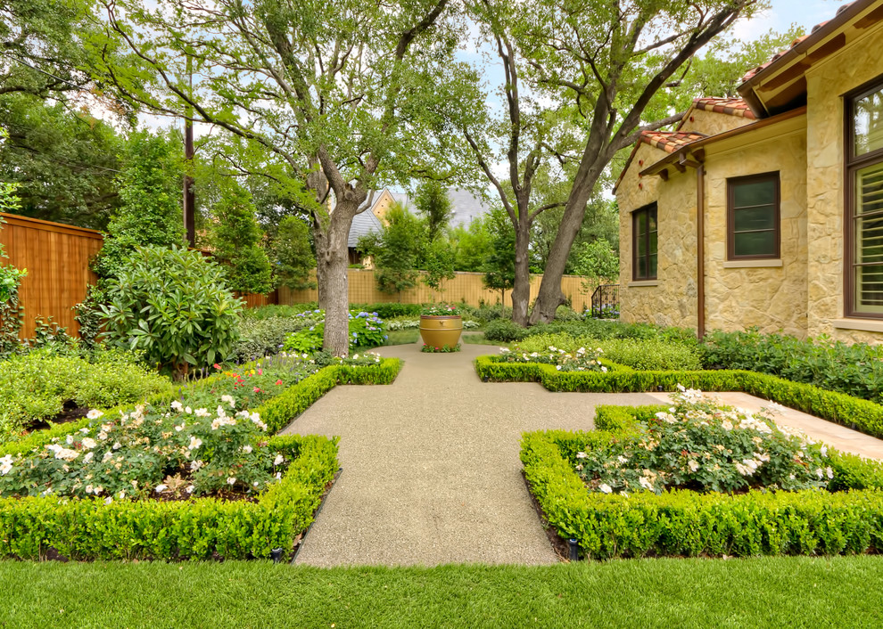 Small mediterranean courtyard formal garden in Dallas with with privacy feature.