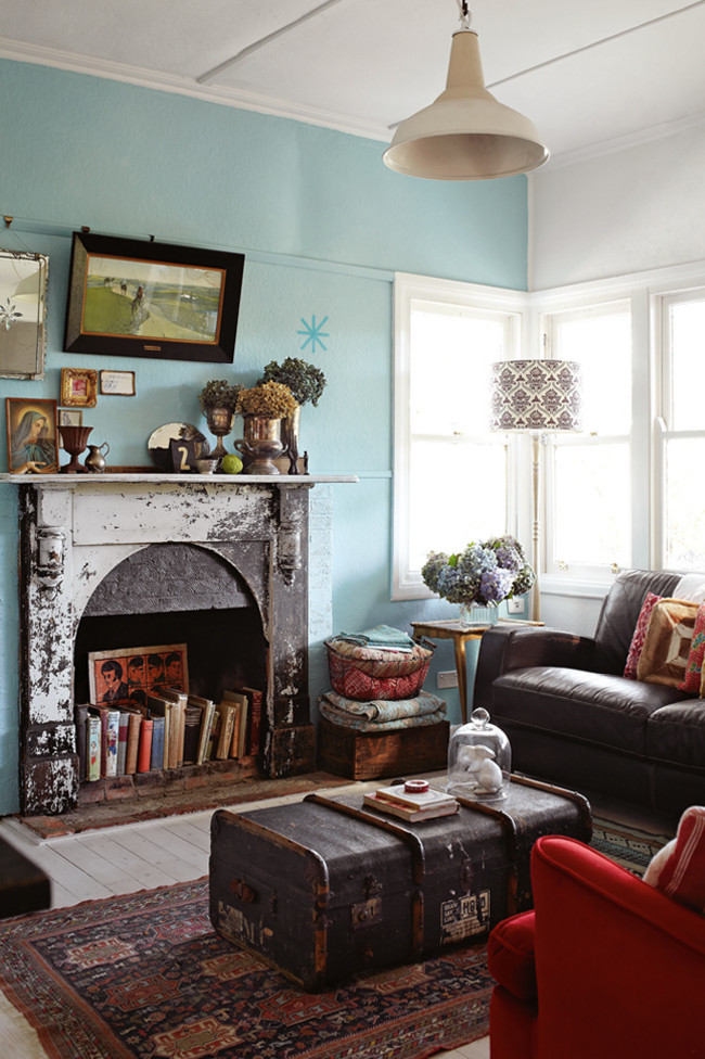 This is an example of a traditional living room in Melbourne.