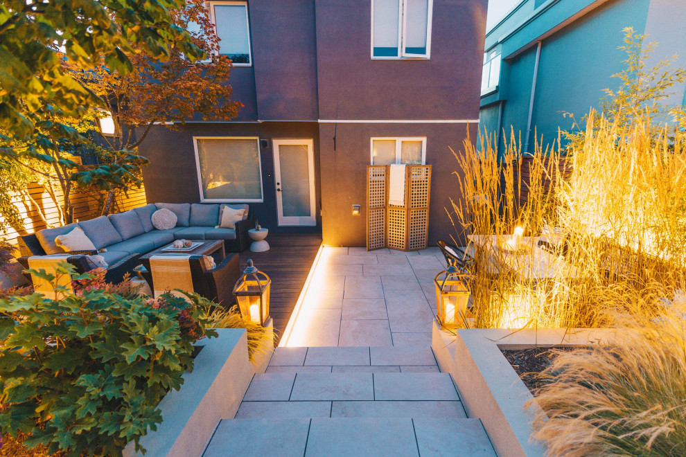 Inspiration for a mid-sized modern patio remodel in Vancouver