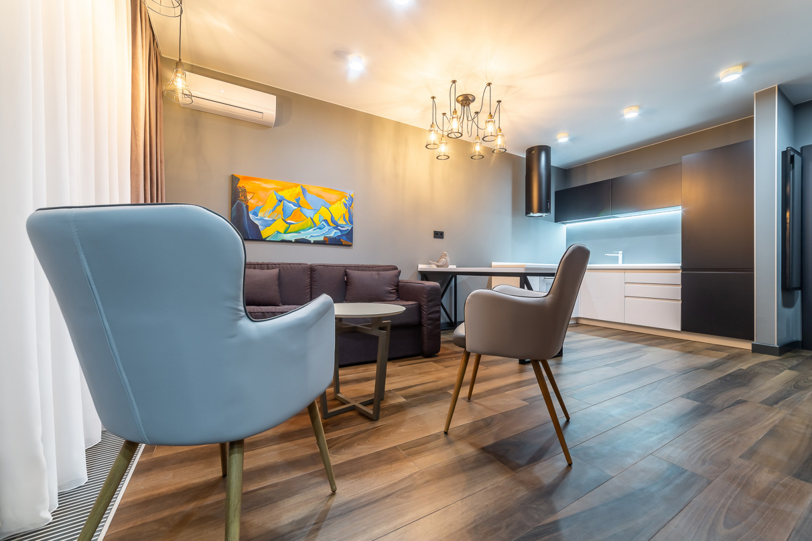 Современный интерьер в элементами лофта в Сочи