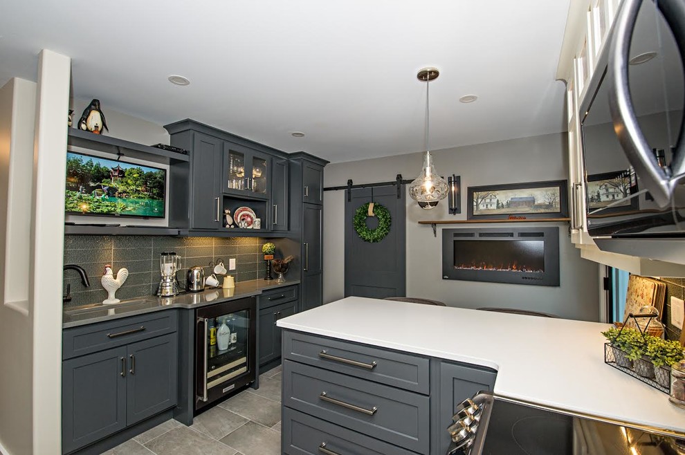 Kitchen - transitional kitchen idea