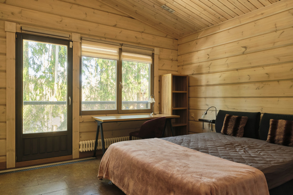 На фото: гостевая спальня среднего размера, (комната для гостей) с деревянными стенами и рабочим местом