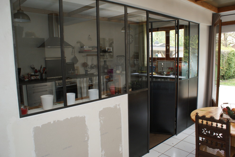 séparation cuisine salon par une verrière contemporaine type atelier