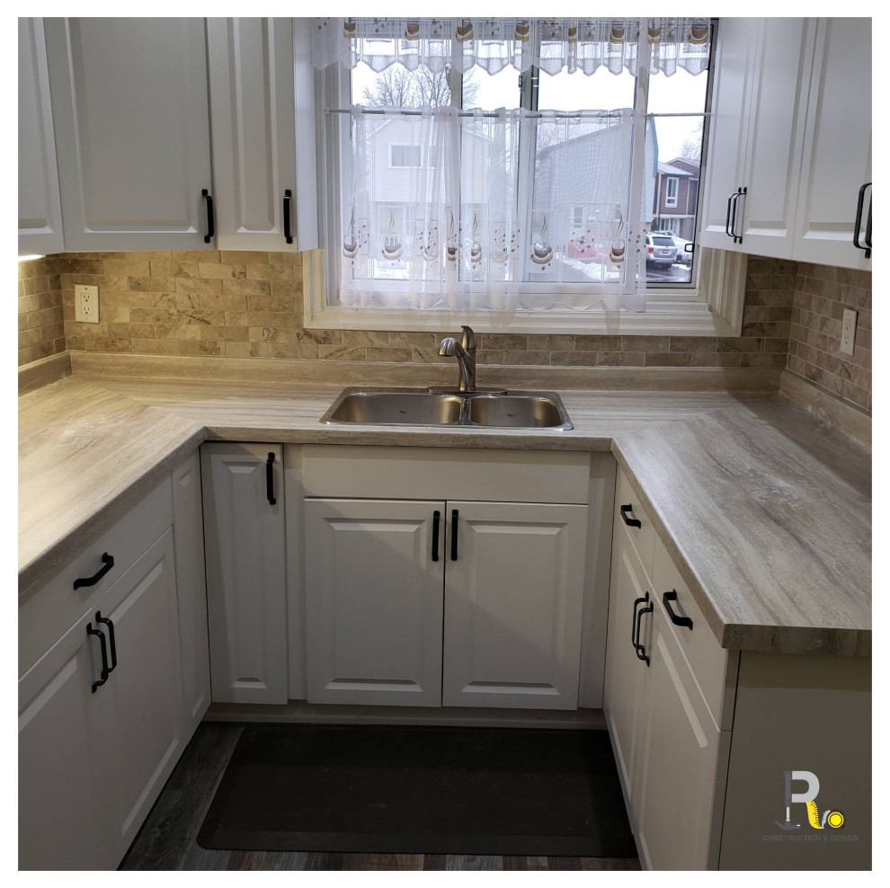 Kitchen - kitchen idea in Toronto