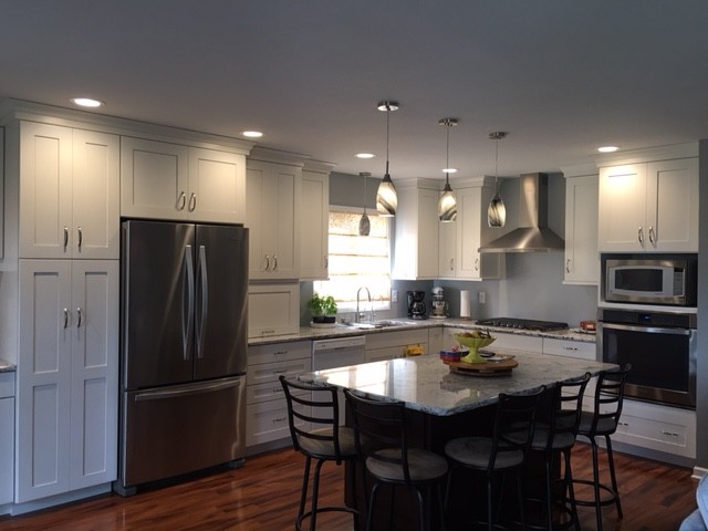 Kitchen - transitional kitchen idea