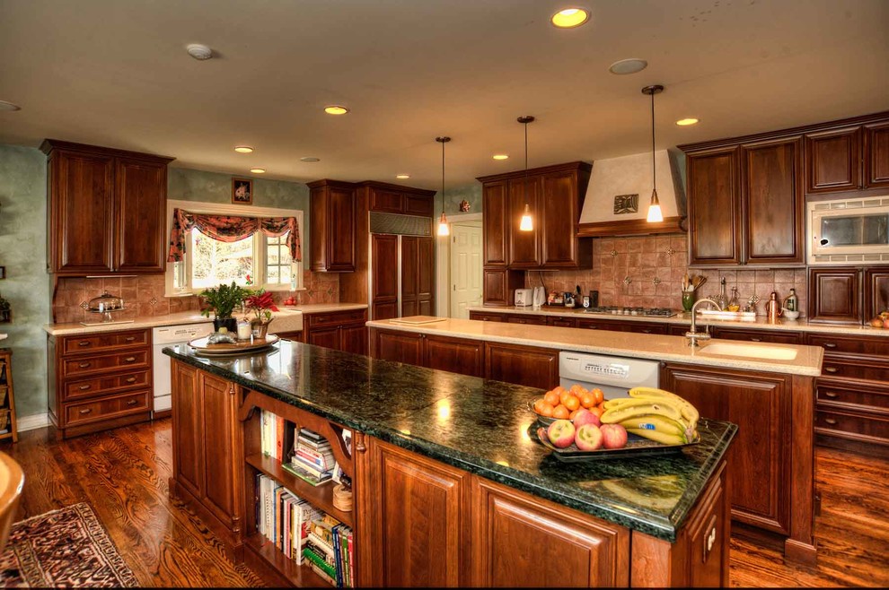 Kitchen - eclectic kitchen idea in Denver