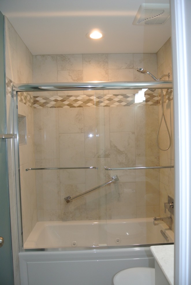 Inspiration for a transitional bathroom remodel in Chicago