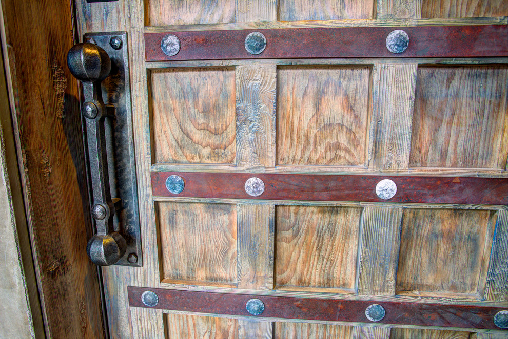 Entryway - rustic entryway idea