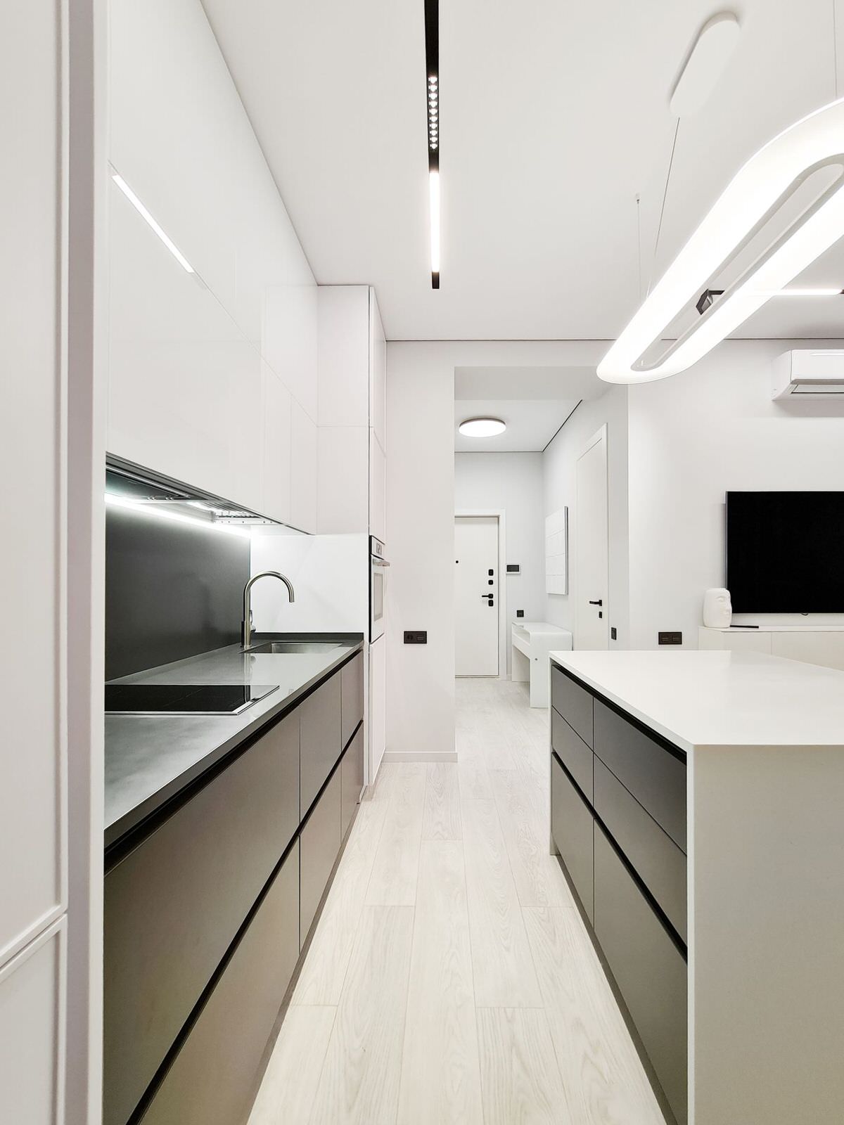 Белый минимализм - зона готовки