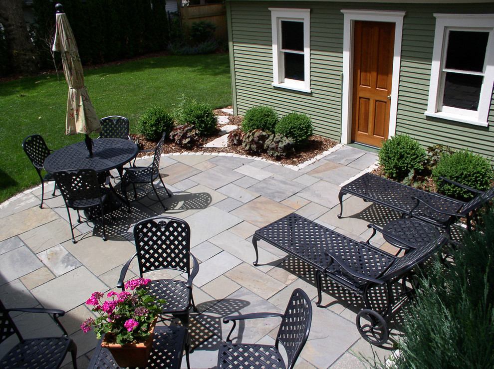 Inspiration for a traditional patio in Milwaukee.