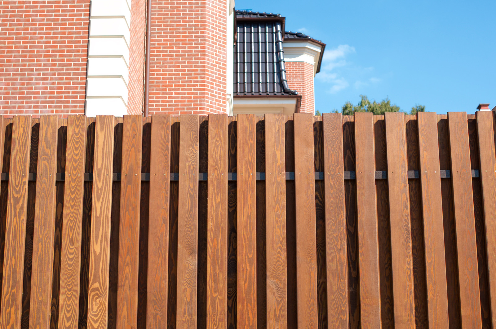 Ограда многоквартирного дома