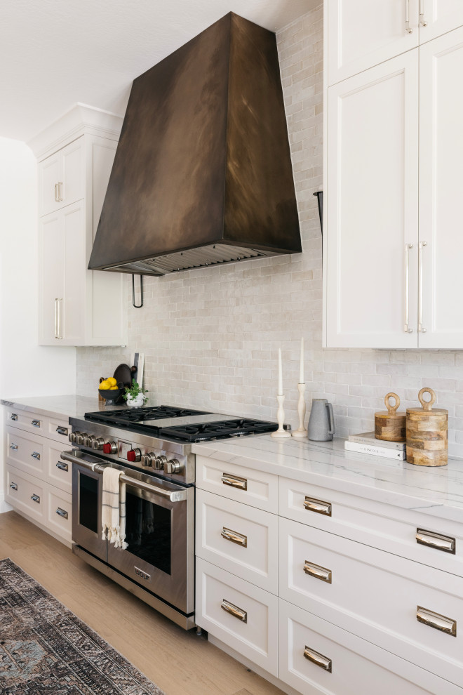 Kitchen - transitional kitchen idea in Phoenix