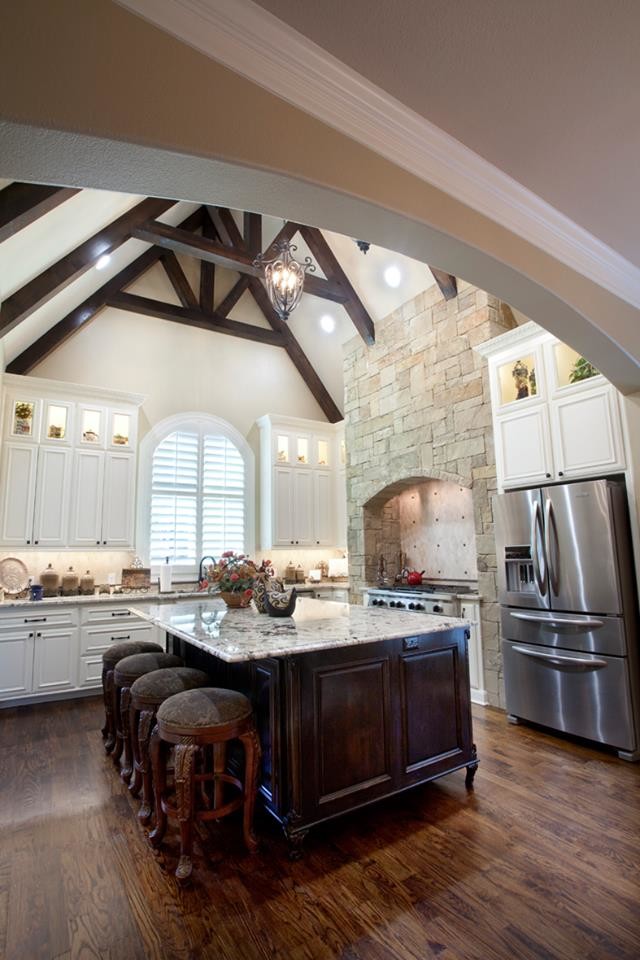 Kitchen - kitchen idea in Austin