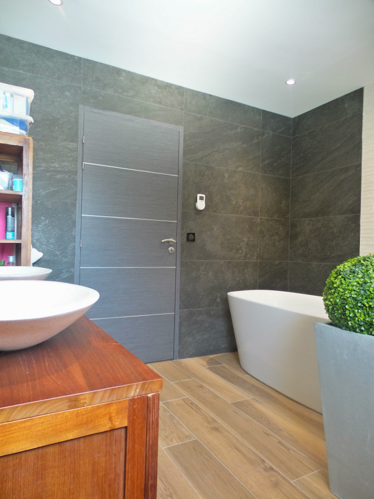 Exemple d'une salle de bain tendance.