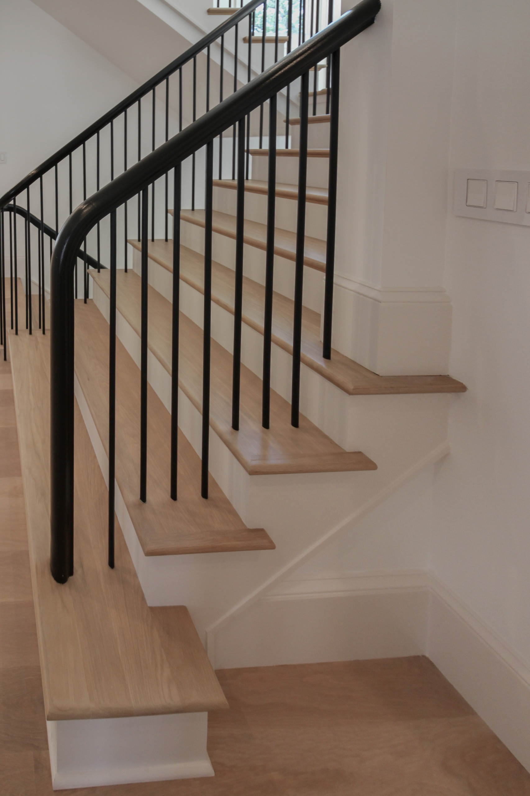 88_Clean & Modern Staircase, Arlington VA 22207