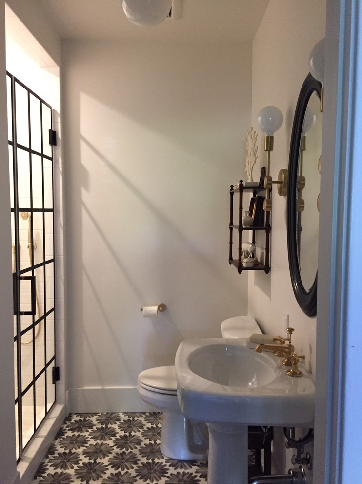 Example of a bathroom design in Los Angeles