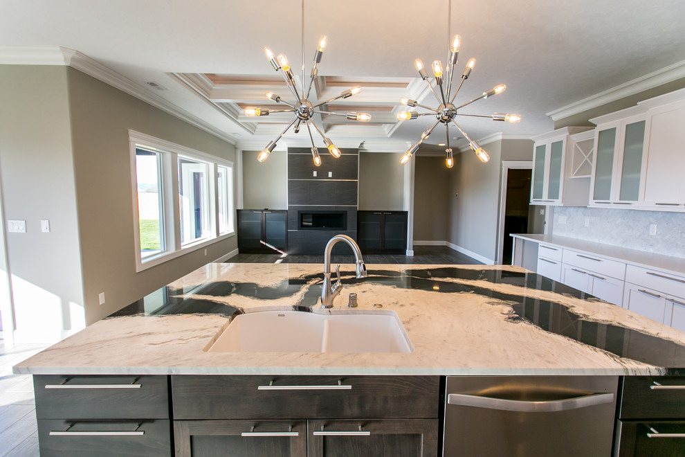 Open concept kitchen - mid-sized transitional l-shaped dark wood floor open concept kitchen idea in Seattle with an undermount sink, shaker cabinets, white cabinets, granite countertops, gray backsplash, porcelain backsplash, stainless steel appliances and an island