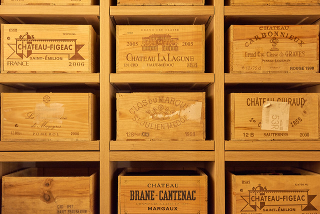 Agencement de cave contemporaneo-cantina
