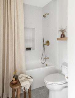 Shower Curtain or Shower Doors? (11 photos)