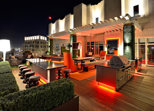 Modern: McKinney Avenue contemporary-deck