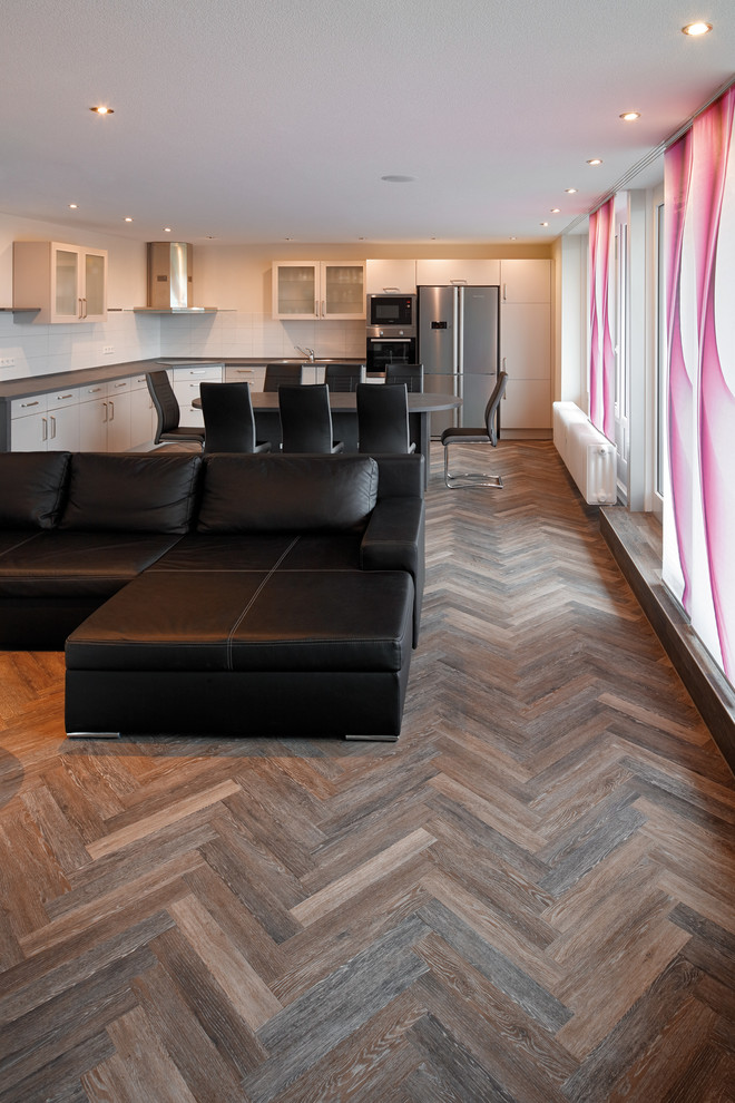 This is an example of a traditional formal living room in Cologne with vinyl floors.
