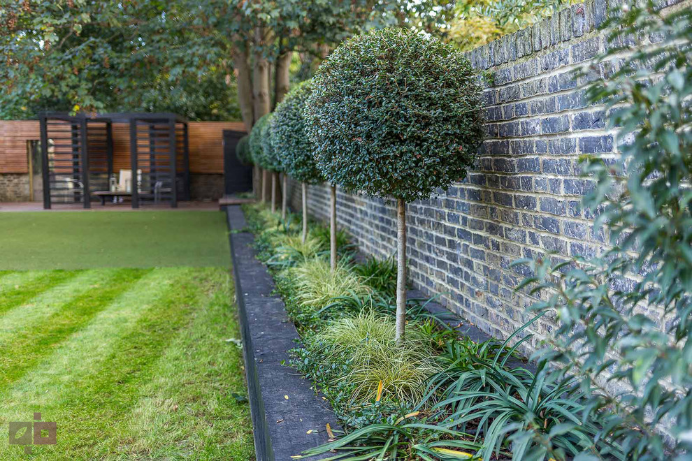 Inspiration for a large contemporary garden in London.