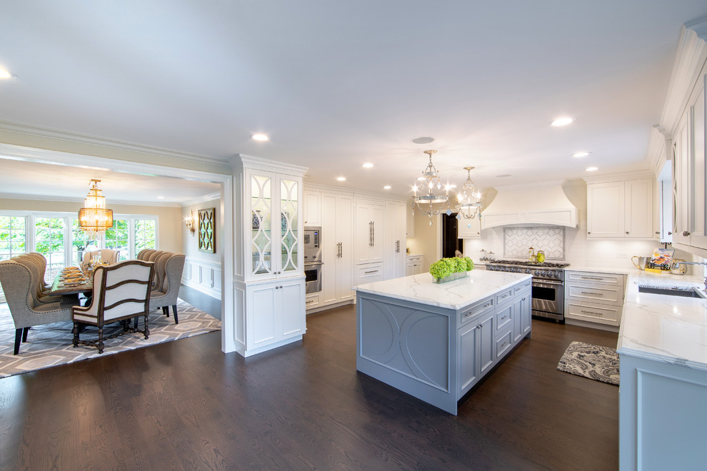 Example of a transitional kitchen design in Chicago