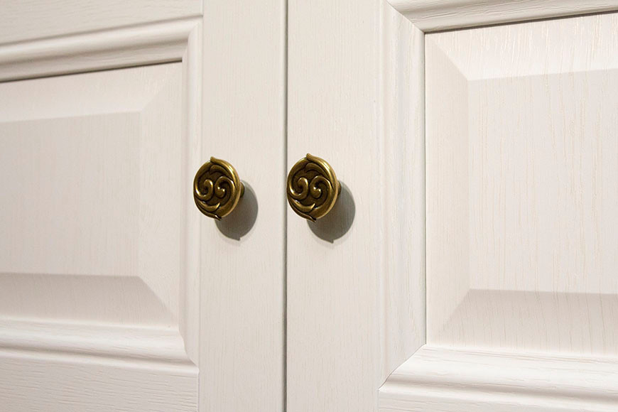 две дверки и ручка-кнопка