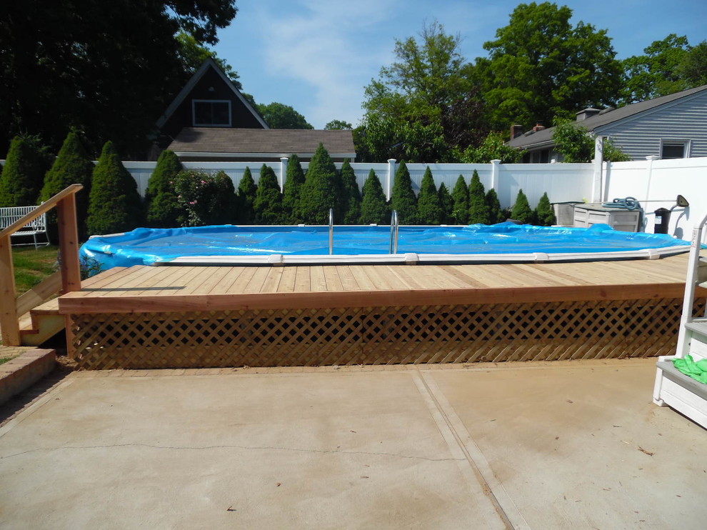 Example of a backyard deck design in New York